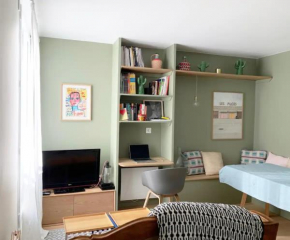 Peaceful 2 Bedroom Apartment in Paris